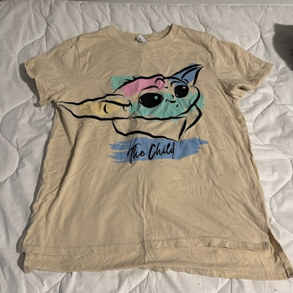 NWOT Star Wars Medium t-shirt cream baby yoda “the child” - Picture 1 of 1